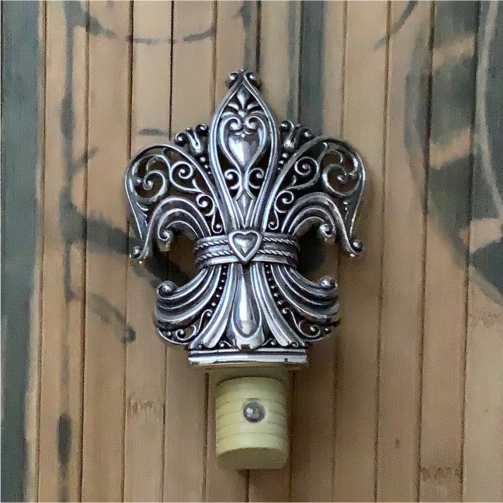 BRIGHTON Silver Fleur-de-Lis Finial